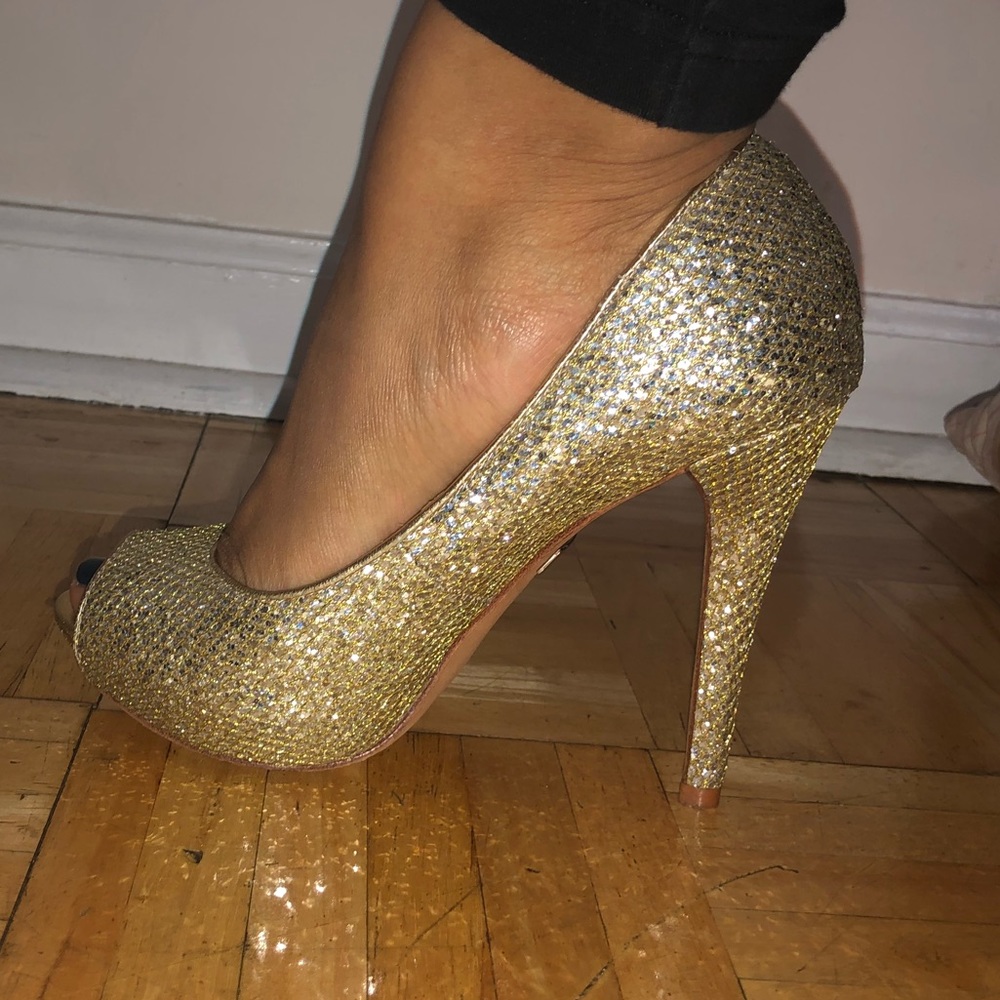 Badgley Mischka Gold Heels - Picture 4 of 4